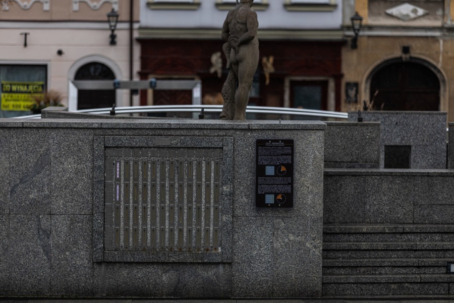 Ciekawostka turystyczna na Rynku znów działa. Naprawił ją emeryt za 6 tys. zł - foto