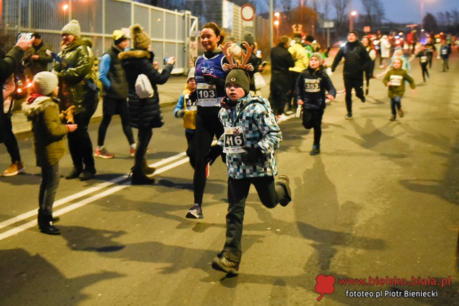Super paczki dla dzieciaków. Mikołajkowy bieg charytatywny w Bielsku-Białej ZDJĘCIA