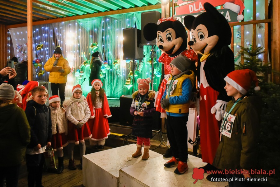 Super paczki dla dzieciaków. Mikołajkowy bieg charytatywny w Bielsku-Białej ZDJĘCIA