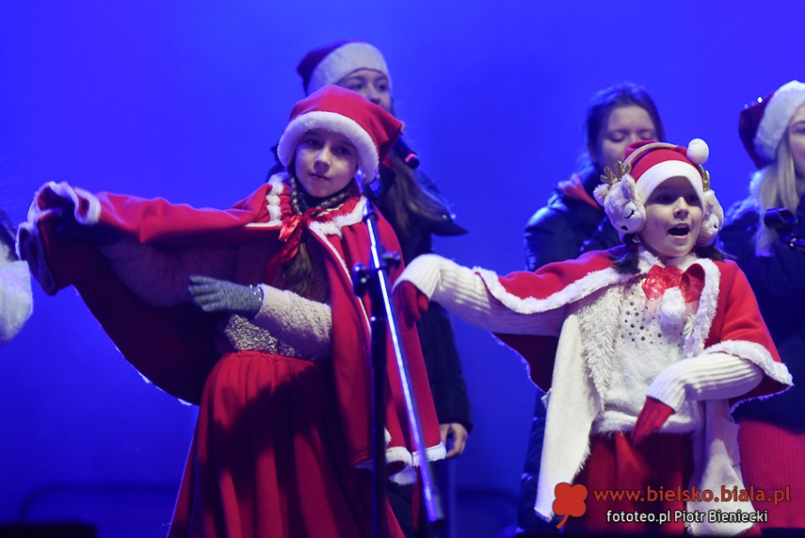Najpiękniejszy czas na Rynku. Dania gorące, ciepłe napoje i gwiazdy na scenie ZDJĘCIA