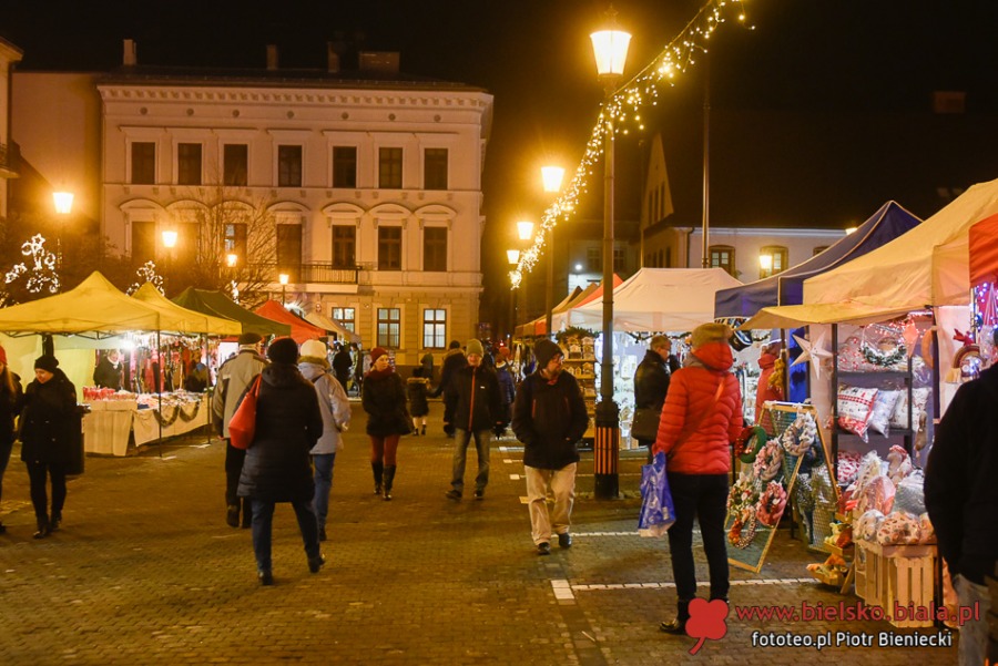 Najpiękniejszy czas na Rynku. Dania gorące, ciepłe napoje i gwiazdy na scenie ZDJĘCIA