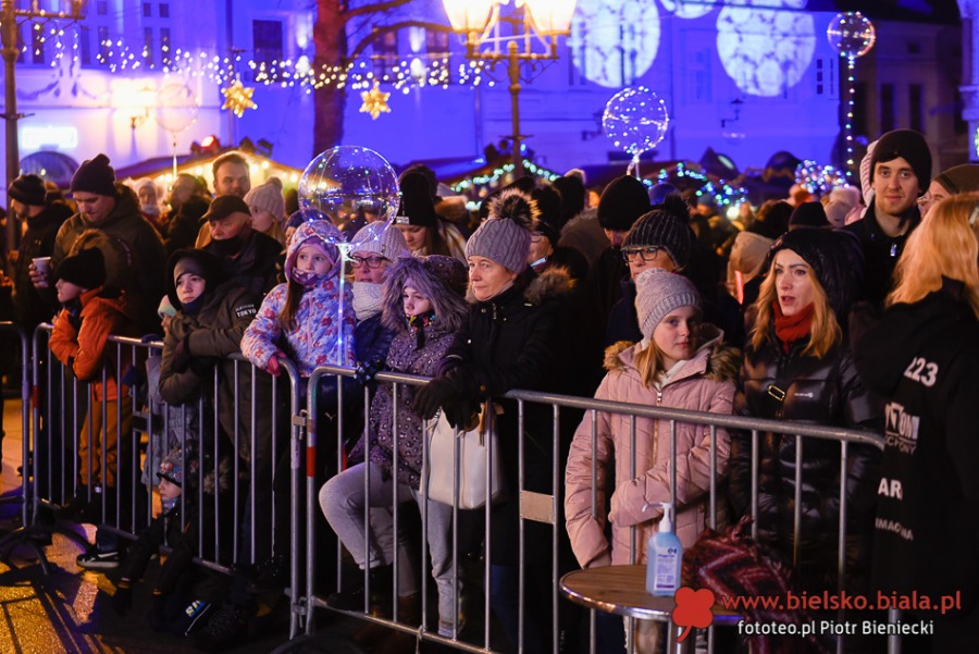 Tłum szczelnie wypełnił Rynek. Fanki Dawida przebyły nawet 600 km! ZDJĘCIA