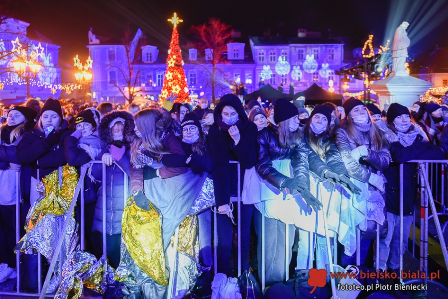Tłum szczelnie wypełnił Rynek. Fanki Dawida przebyły nawet 600 km! ZDJĘCIA