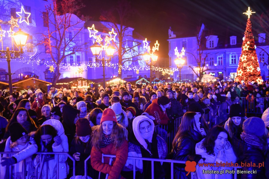 Tłum szczelnie wypełnił Rynek. Fanki Dawida przebyły nawet 600 km! ZDJĘCIA