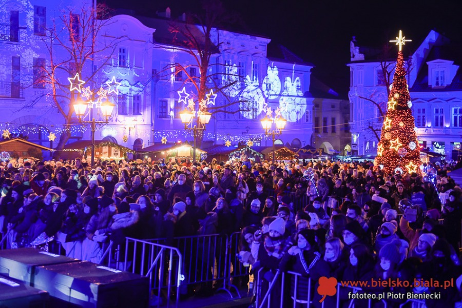 Tłum szczelnie wypełnił Rynek. Fanki Dawida przebyły nawet 600 km! ZDJĘCIA