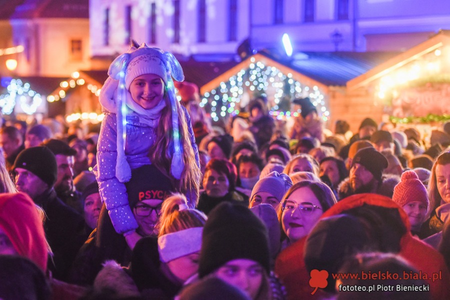 Tłum szczelnie wypełnił Rynek. Fanki Dawida przebyły nawet 600 km! ZDJĘCIA
