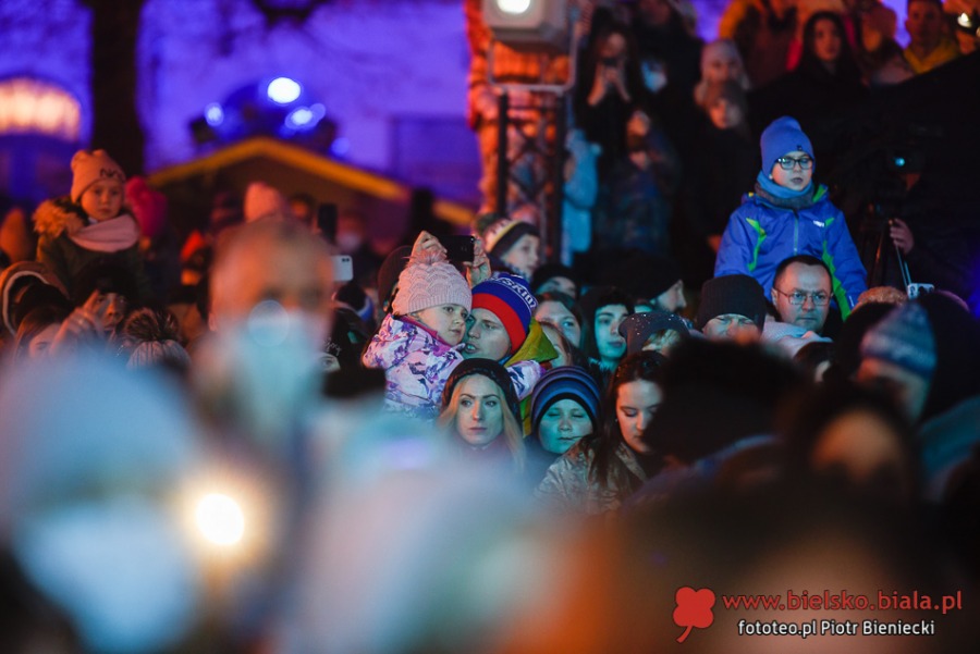 Tłum szczelnie wypełnił Rynek. Fanki Dawida przebyły nawet 600 km! ZDJĘCIA