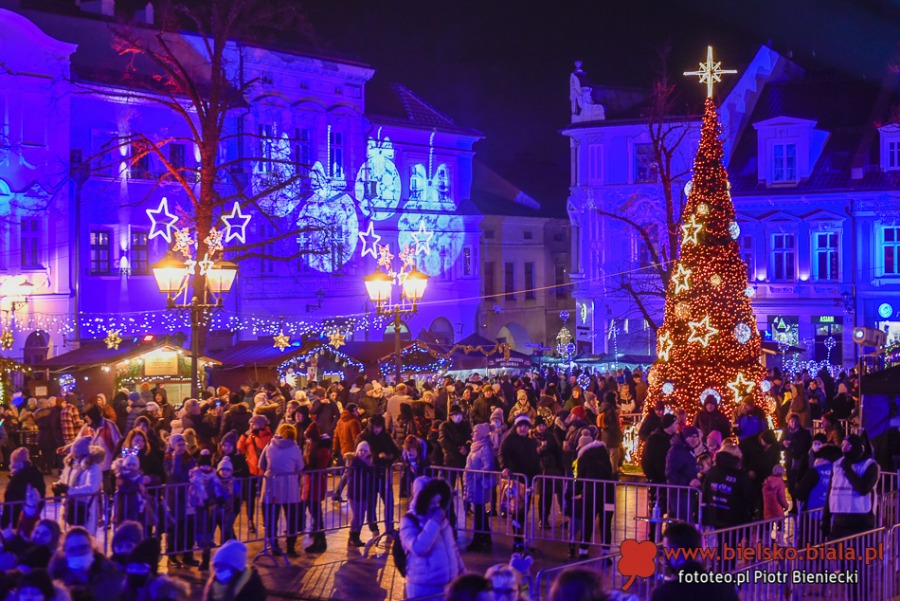 Tłum szczelnie wypełnił Rynek. Fanki Dawida przebyły nawet 600 km! ZDJĘCIA