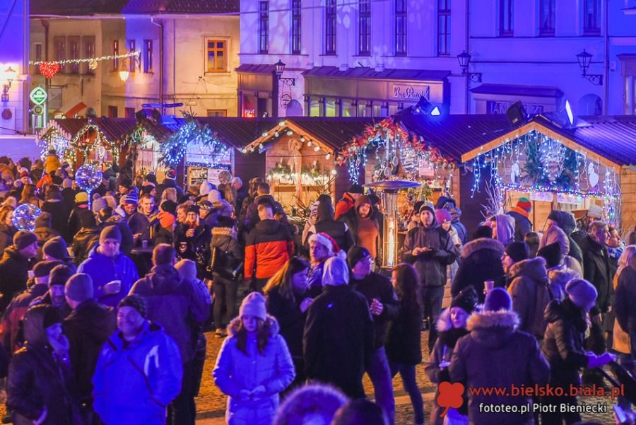 Tłum szczelnie wypełnił Rynek. Fanki Dawida przebyły nawet 600 km! ZDJĘCIA