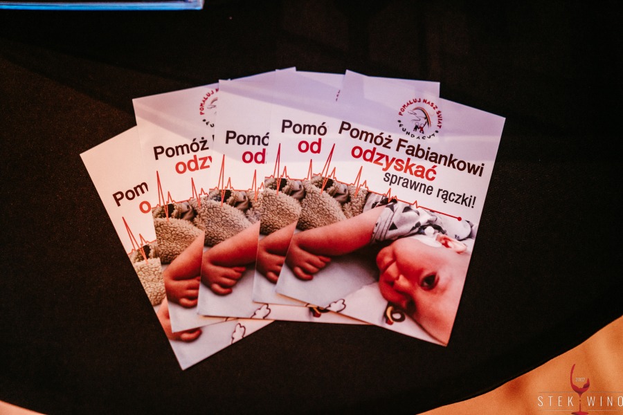 W eleganckiej restauracji na rzecz chorego chłopczyka. Darczyńcy byli hojni - foto