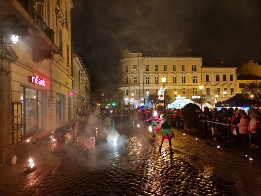 Efektowne show pirotechniczne oczarowało publiczność. Takich widowisk nam trzeba! ZDJĘCIA