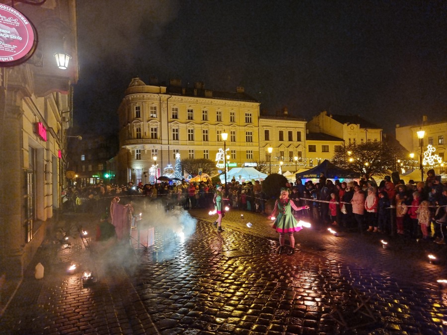 Efektowne show pirotechniczne oczarowało publiczność. Takich widowisk nam trzeba! ZDJĘCIA