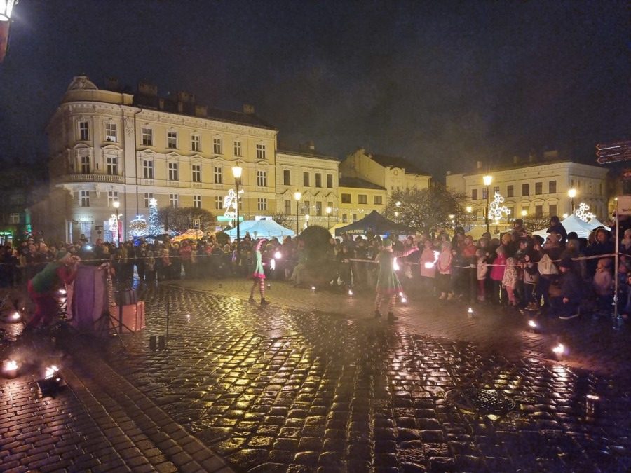Efektowne show pirotechniczne oczarowało publiczność. Takich widowisk nam trzeba! ZDJĘCIA