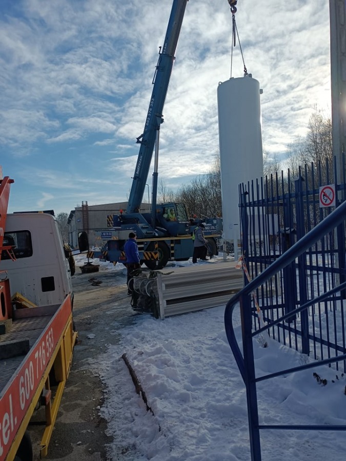 Wielki zbiornik na tlen w Szpitalu Wojewódzkim. Więcej pacjentów pod respiratorami - foto