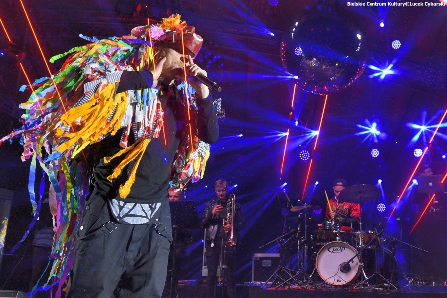 Rewelacyjny sylwester pod ratuszem. Enej zdążył na koncert w Bielsku-Białej ZDJĘCIA