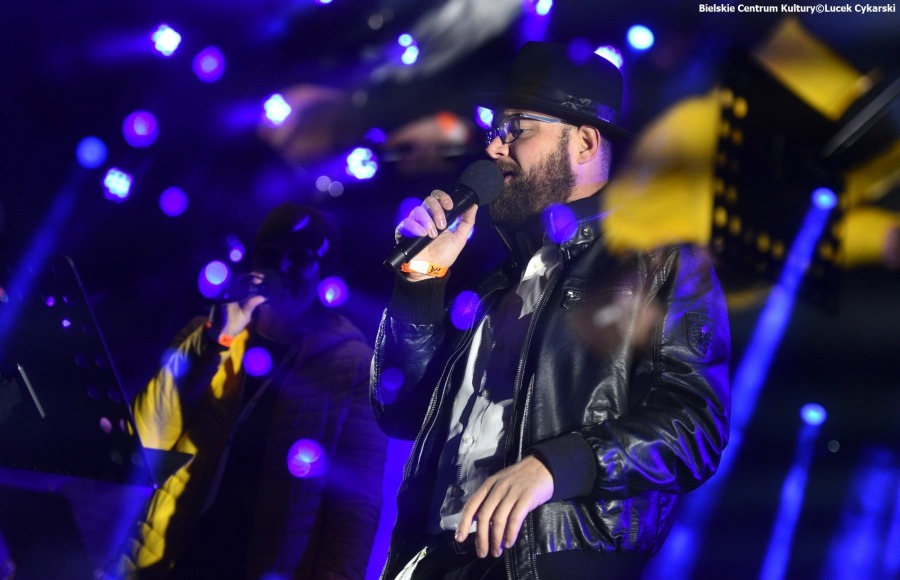 Rewelacyjny sylwester pod ratuszem. Enej zdążył na koncert w Bielsku-Białej ZDJĘCIA