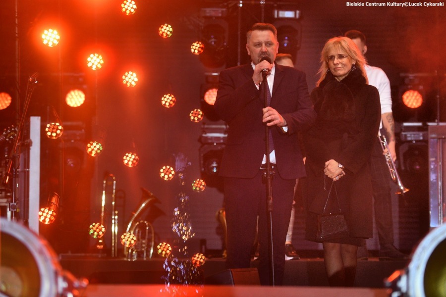 Rewelacyjny sylwester pod ratuszem. Enej zdążył na koncert w Bielsku-Białej ZDJĘCIA