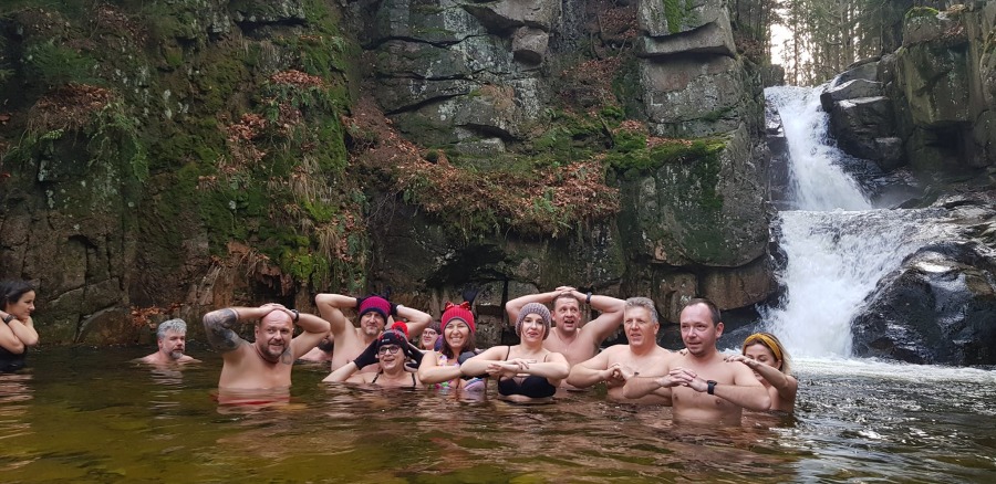 Sylwester w lodowatej wodzie. Tak świętowały bielskie Morsy! ZDJĘCIA