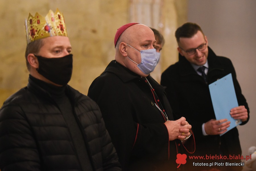 Skromny orszak na Złotych Łanach. Radośni rycerze i damy dworu ZDJĘCIA