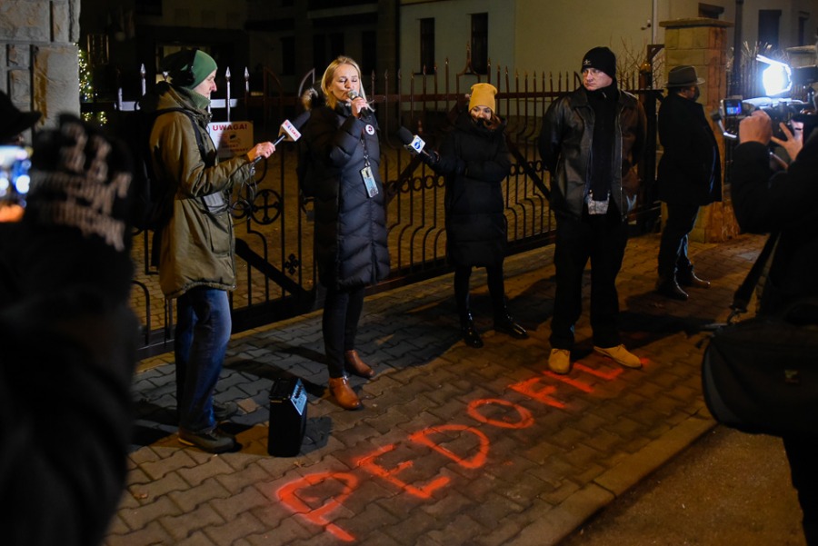Protest przed kurią. "Siostry i bracia zjednoczeni w gniewie” ZDJĘCIA i FILM