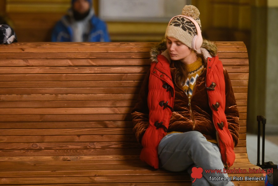Pasażerowie byli zdumieni. Kręcą film na bielskim dworcu! ZDJĘCIA