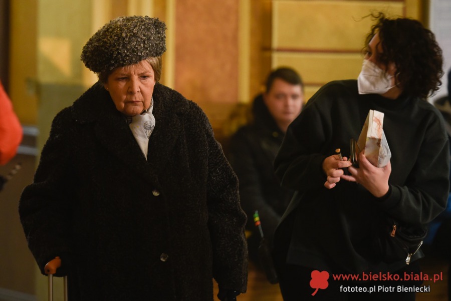 Pasażerowie byli zdumieni. Kręcą film na bielskim dworcu! ZDJĘCIA