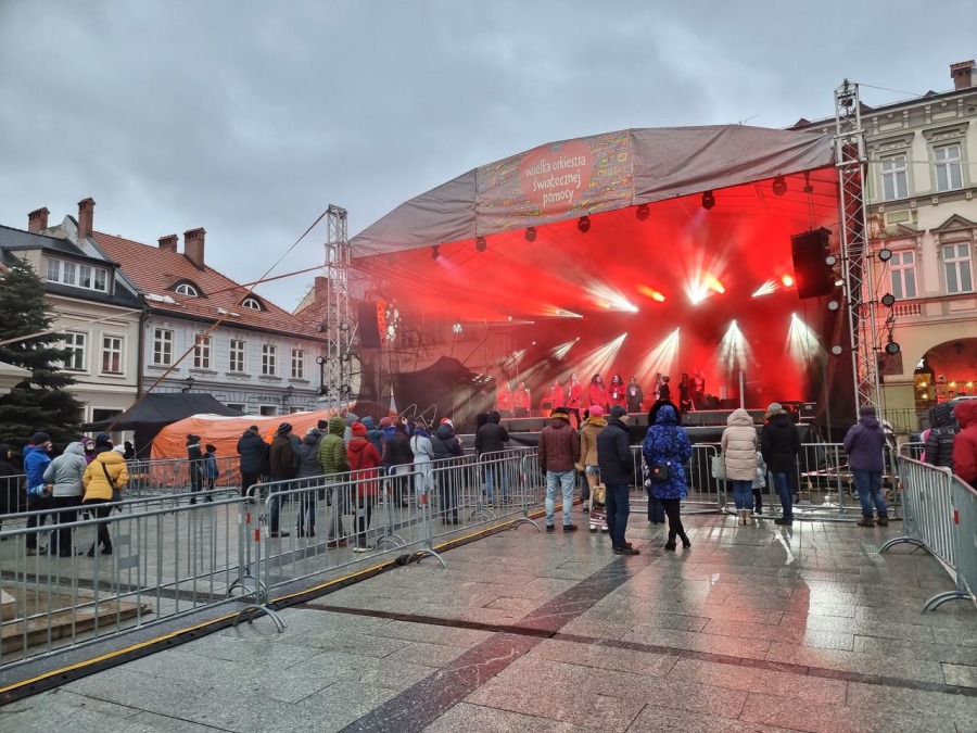 Przejrzyj na oczy! WOŚP wspiera Polaków w potrzebie FILMY I ZDJĘCIA