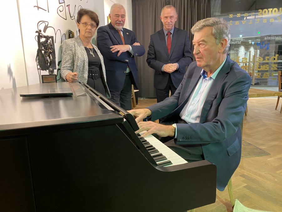 Bielsko-Biała w piwnicy. Premiera filmu z udziałem znanych bielszczan ZDJĘCIA i FILM