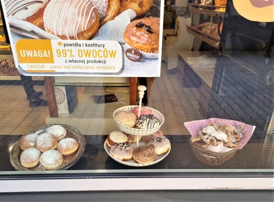 Kolejki od rana przed cukierniami. Ile pączków można dziś zjeść? - foto