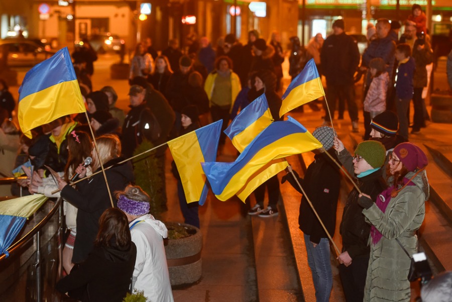 Bielszczanie solidarni z Ukrainą. Tłum na placu Chrobrego ZDJĘCIA i FILM