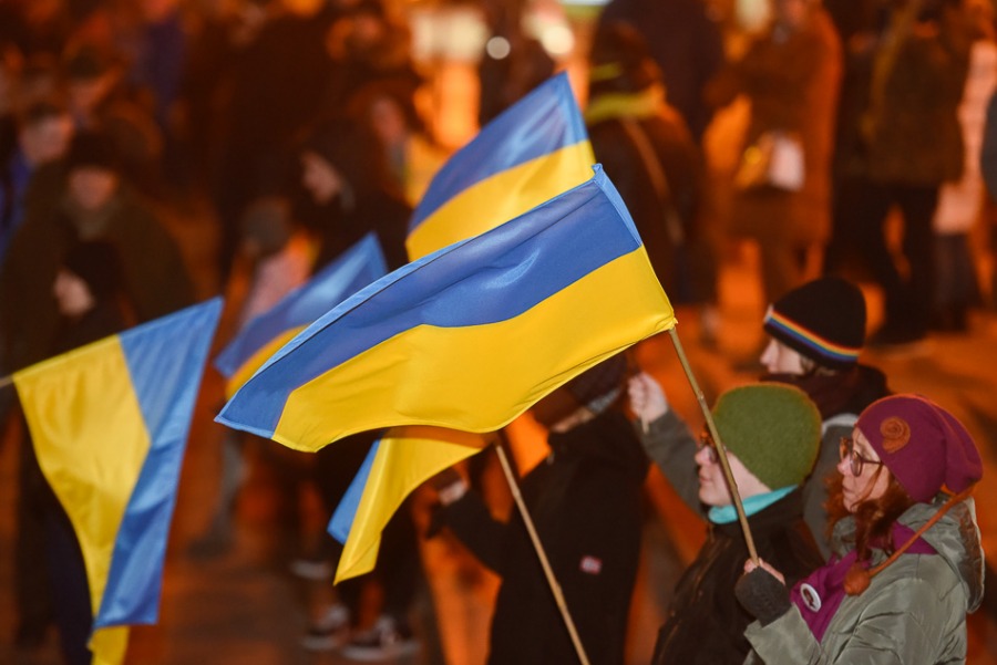 Bielszczanie solidarni z Ukrainą. Tłum na placu Chrobrego ZDJĘCIA i FILM