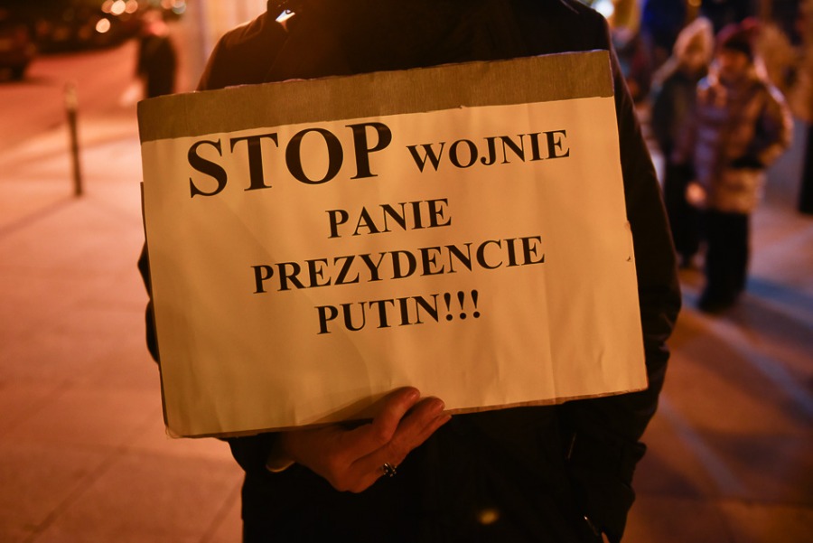 Bielszczanie solidarni z Ukrainą. Tłum na placu Chrobrego ZDJĘCIA i FILM