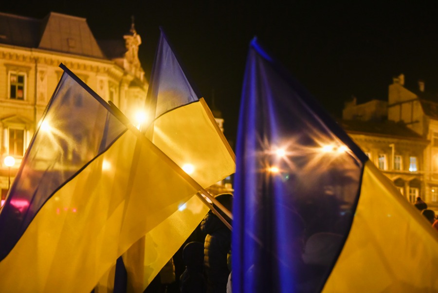 Bielszczanie solidarni z Ukrainą. Tłum na placu Chrobrego ZDJĘCIA i FILM