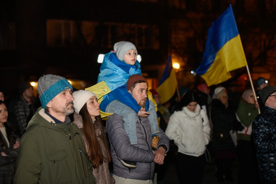 Bielszczanie solidarni z Ukrainą. Tłum na placu Chrobrego ZDJĘCIA i FILM