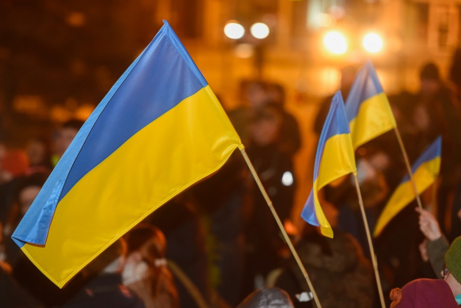 Bielszczanie solidarni z Ukrainą. Tłum na placu Chrobrego ZDJĘCIA i FILM