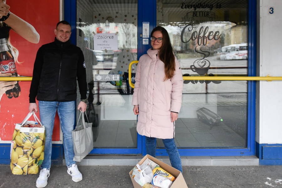 Rośnie góra odzieży i żywności. Bielszczanie masowo pomagają Ukrainie ZDJĘCIA