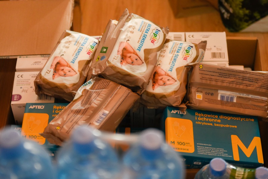 Rośnie góra odzieży i żywności. Bielszczanie masowo pomagają Ukrainie ZDJĘCIA