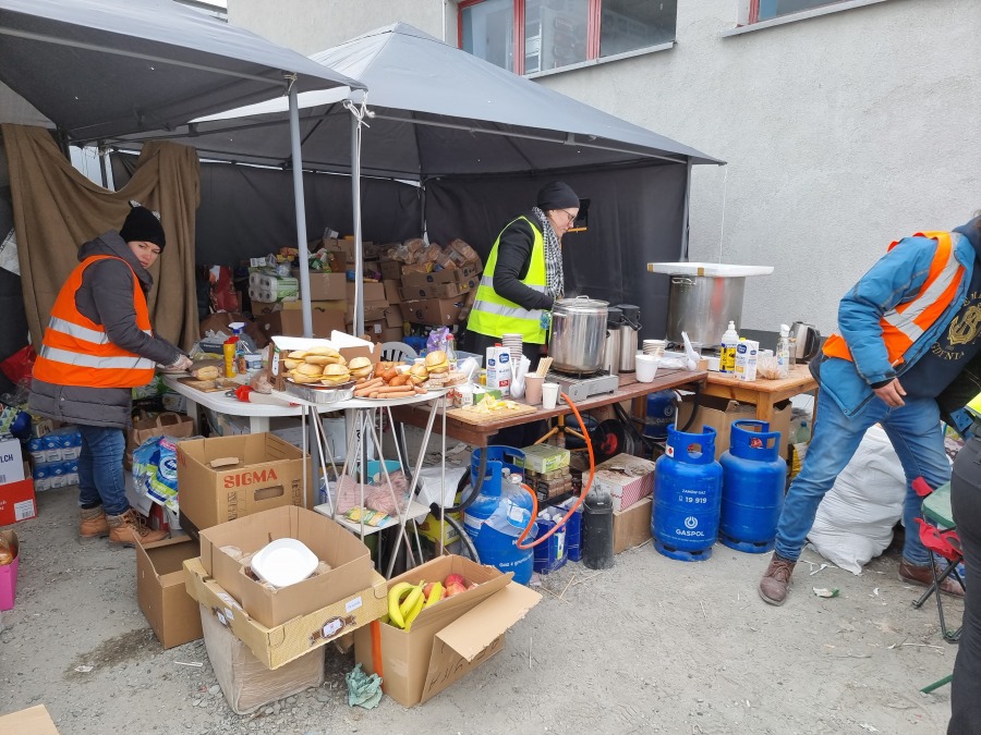 Portal bielsko.biala.pl jedzie z darami na granicę. Relacja na żywo AKTUALIZACJA