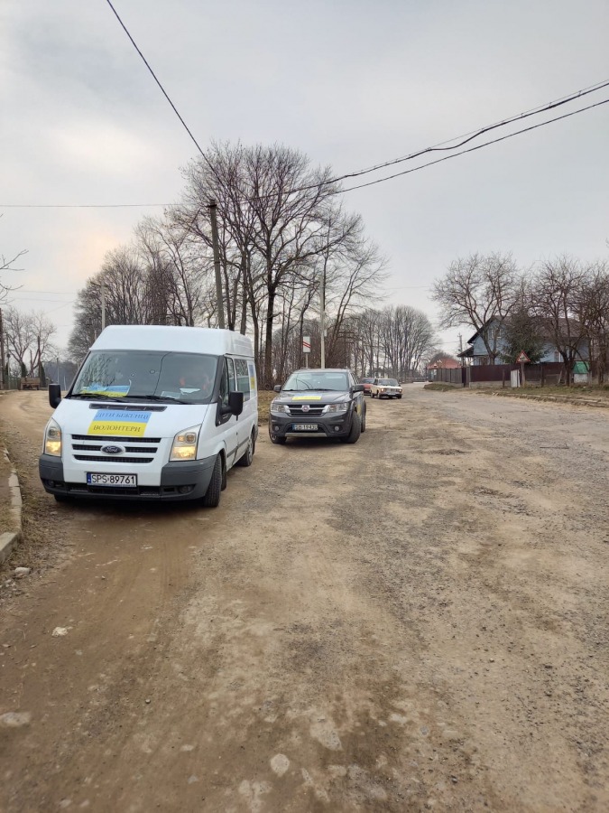 Bielszczanie w kraju ogarniętym wojną. Ewakuują uchodźców spod Kijowa ZDJĘCIA