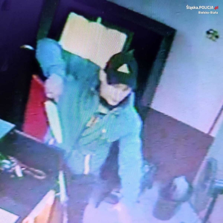 Napad na salon gier. Trwają poszukiwania nożownika ZDJĘCIA