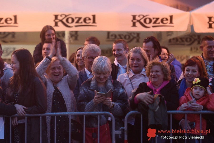 Tłumy na Rynku. Hity muzyki filmowej w spektakularnej oprawie ZDJĘCIA