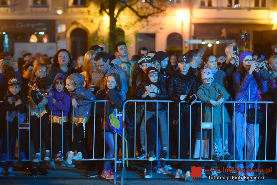 Tłumy na Rynku. Hity muzyki filmowej w spektakularnej oprawie ZDJĘCIA