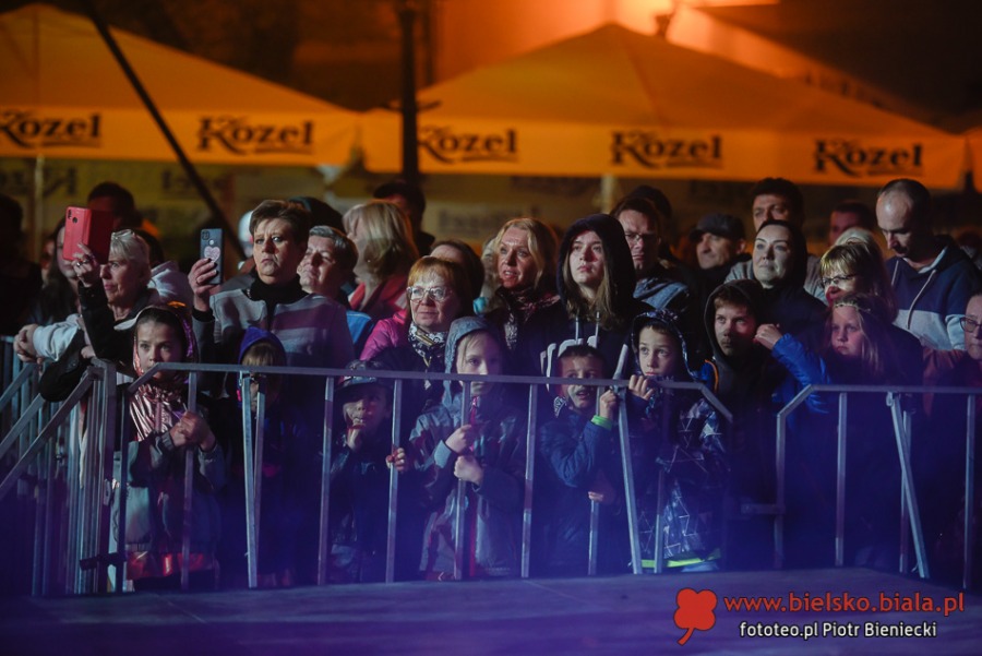 Tłumy na Rynku. Hity muzyki filmowej w spektakularnej oprawie ZDJĘCIA