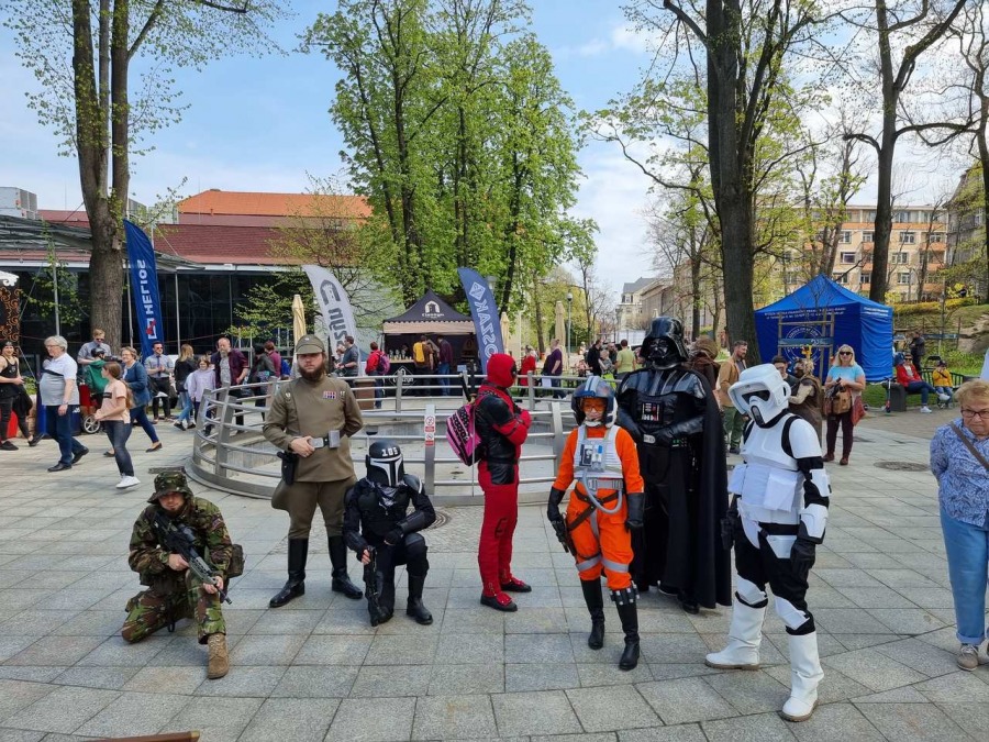 Prawdziwa gratka dla fanów „Władcy Pierścieni” i „Gwiezdnych Wojen” ZDJĘCIA