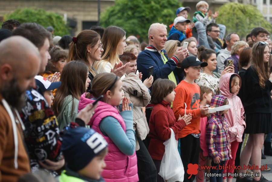 Wieczorem zapłonął plac Chrobrego. Widzowie byli zachwyceni! ZDJĘCIA