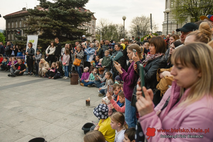 Wieczorem zapłonął plac Chrobrego. Widzowie byli zachwyceni! ZDJĘCIA