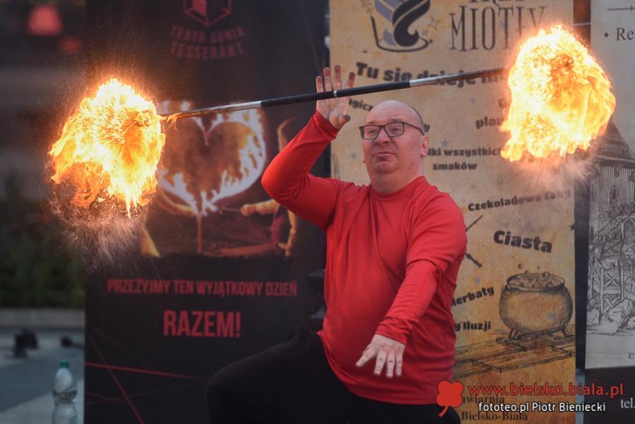 Wieczorem zapłonął plac Chrobrego. Widzowie byli zachwyceni! ZDJĘCIA