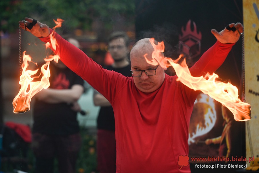 Wieczorem zapłonął plac Chrobrego. Widzowie byli zachwyceni! ZDJĘCIA