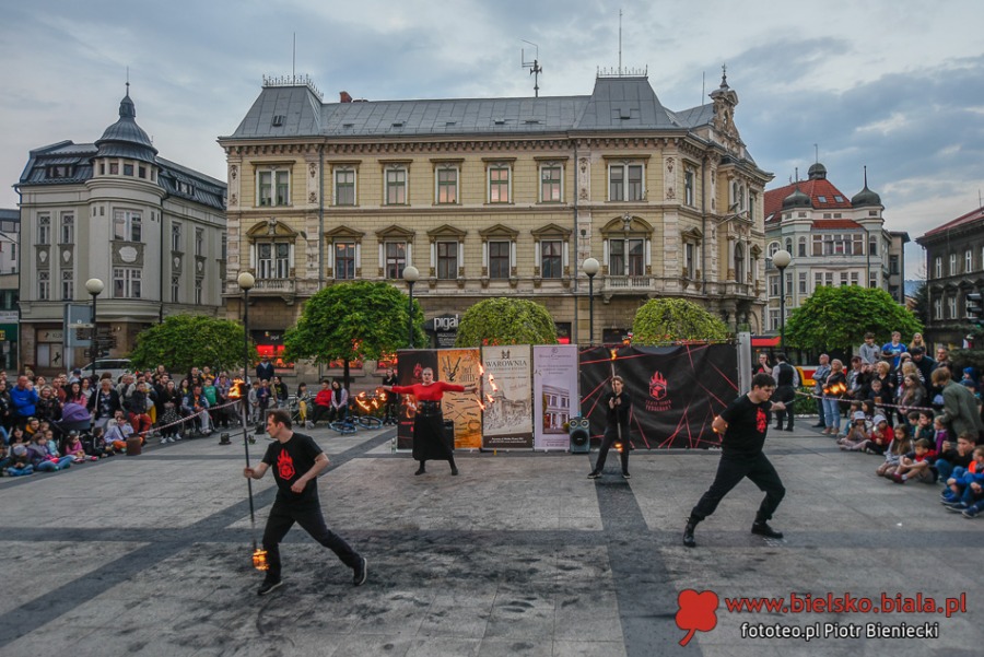 Wieczorem zapłonął plac Chrobrego. Widzowie byli zachwyceni! ZDJĘCIA