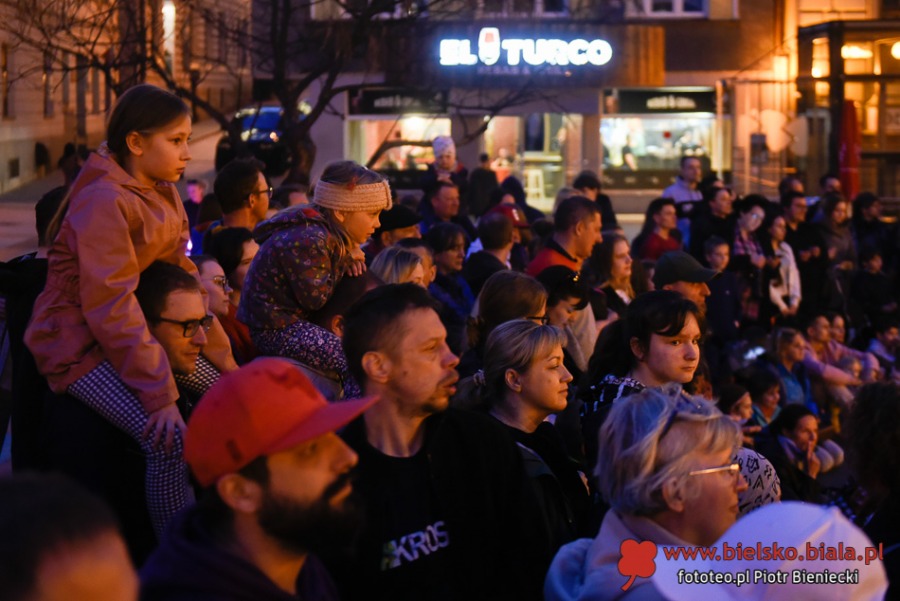 Wieczorem zapłonął plac Chrobrego. Widzowie byli zachwyceni! ZDJĘCIA
